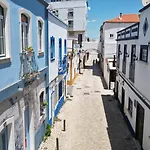 The Yellow House By Rosado Pensión